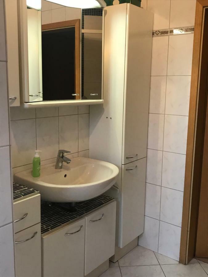 Messe Cgn/Dus Grossraeumige Wohnung In Guter Verkehrslage Leverkusen Kültér fotó