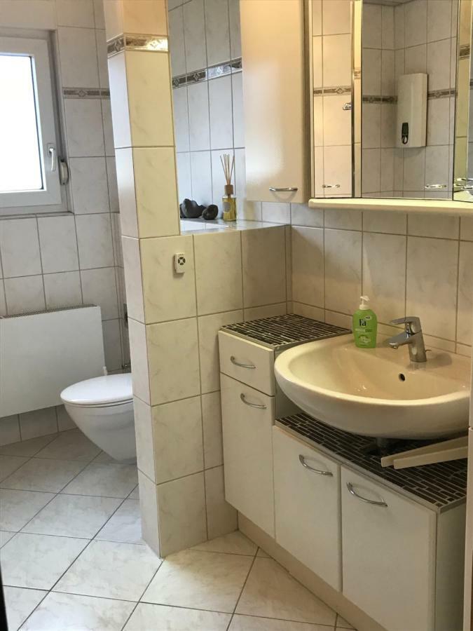 Messe Cgn/Dus Grossraeumige Wohnung In Guter Verkehrslage Leverkusen Kültér fotó