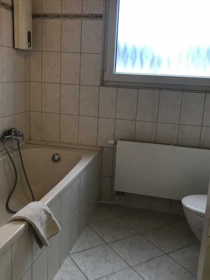 Messe Cgn/Dus Grossraeumige Wohnung In Guter Verkehrslage Leverkusen Kültér fotó